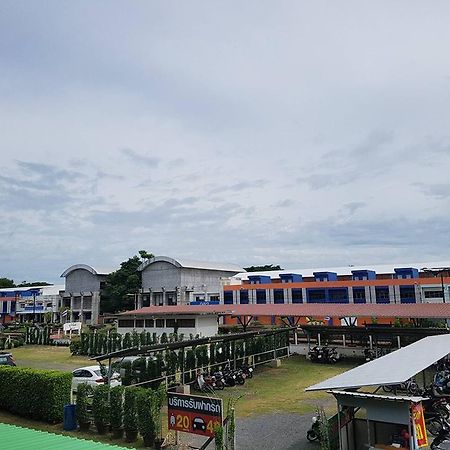 武里南加罗因森旅馆公寓式酒店 外观 照片