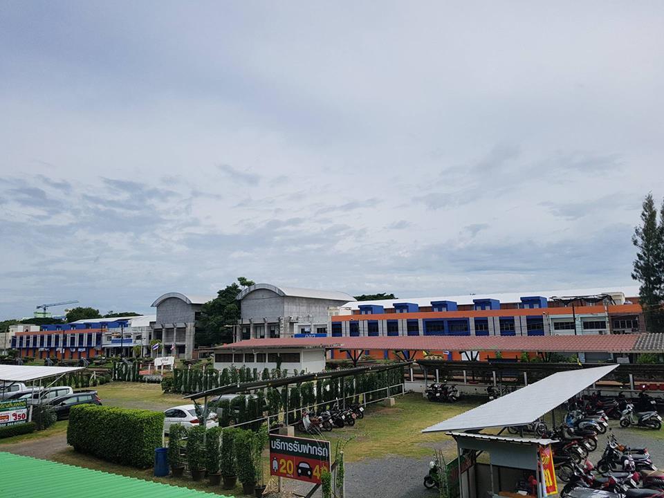 武里南加罗因森旅馆公寓式酒店 外观 照片